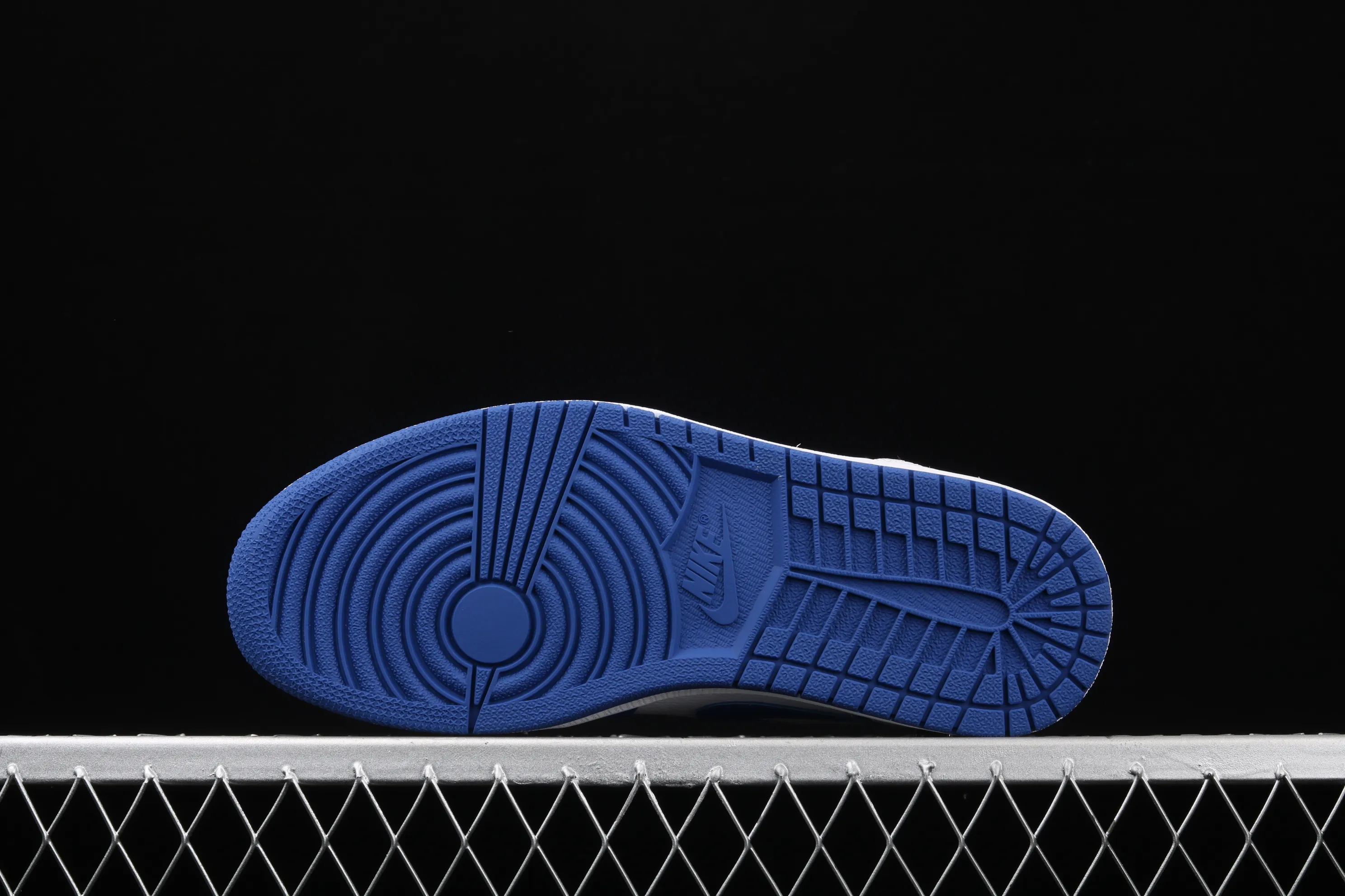 All categories Air Jordan Jordan series basketball shoes Air Jordan 1 Mid Air Jordan Mid AJ1 Joe 1 white and blue Little Lightning Zhongbang series basketball shoes 554724-114